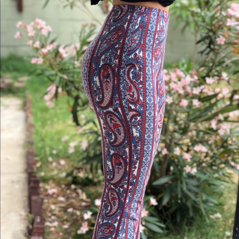 Booty Enhanced Hippie Pants 😍